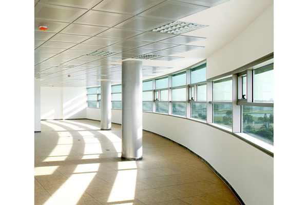 Mur-rideau  Alucobond et fenêtres