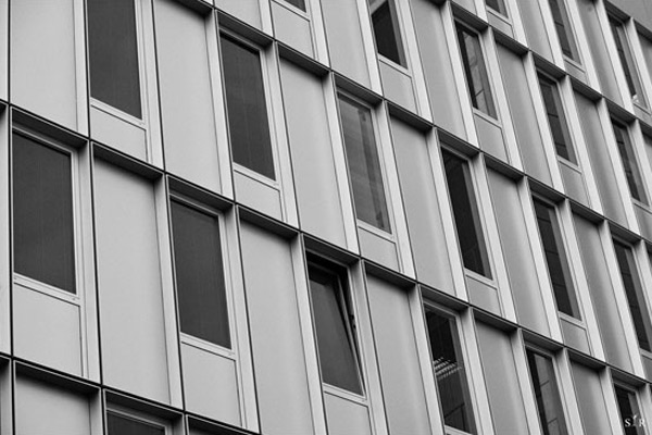 Mur-rideau, façade ventilée de Larson et vitrages spéciaux