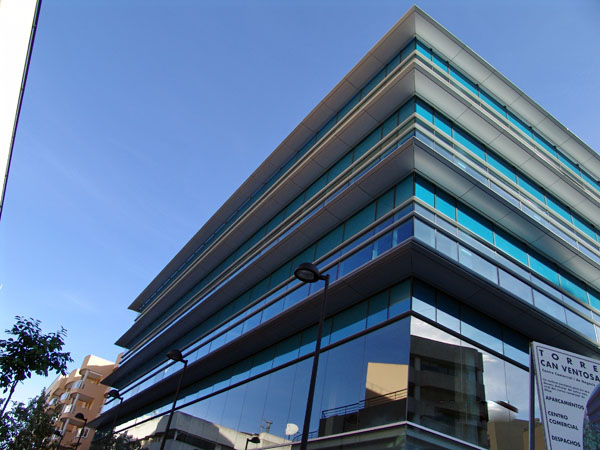 Mur-rideau, pare-soleil  Alucobond et menuiserie en aluminium